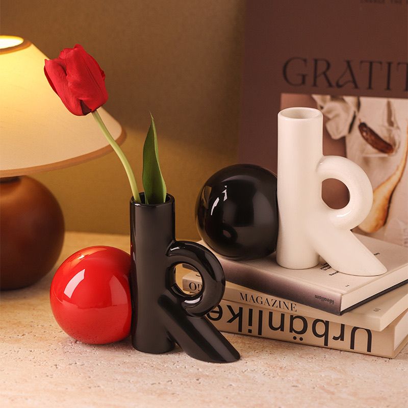 Vaso in ceramica a forma di OK - Ok Lighting Decor recensione e prezzo